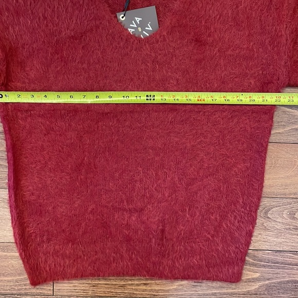 ✨✨Host Pick!✨✨Ava & Viv fuzzy red pullover plus size NWT - Picture 4 of 10